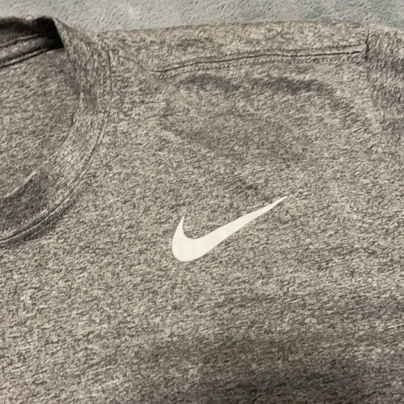Nike top - Picture 3 of 3